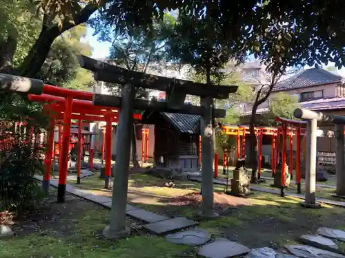 三囲神社の鳥居