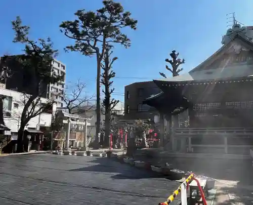 久富稲荷神社の{uncategorized: "未分類", other: "その他", undefined: "問題あり", building: "その他建物", grave: "お墓", sacred_gate: "鳥居", guardian: "狛犬", statue: "像", buddha: "仏像", history: "歴史", nature: "自然", garden: "庭園", animal: "動物", pagoda: "塔", temizu: "手水舎", mountain_gate: "山門・神門", sanctuary: "本殿・本堂", subordinate: "末社・摂社", art: "芸術", scenery: "景色", jizo: "地蔵", ema: "絵馬", goshuin: "御朱印", omikuji: "おみくじ", items: "授与品その他", amulet: "お守り", goshuincho: "御朱印帳", eats: "食事", festival: "お祭り", votive_dance: "神楽", shichigosan: "七五三参", wedding: "結婚式", experience: "体験その他", initially: "初詣", around: "周辺", anti_infection: "感染症対策"}