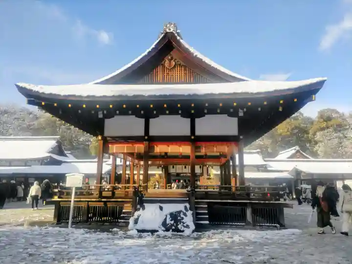 賀茂御祖神社(下鴨神社)の{uncategorized: "未分類", other: "その他", undefined: "問題あり", building: "その他建物", grave: "お墓", sacred_gate: "鳥居", guardian: "狛犬", statue: "像", buddha: "仏像", history: "歴史", nature: "自然", garden: "庭園", animal: "動物", pagoda: "塔", temizu: "手水舎", mountain_gate: "山門・神門", sanctuary: "本殿・本堂", subordinate: "末社・摂社", art: "芸術", scenery: "景色", jizo: "地蔵", ema: "絵馬", goshuin: "御朱印", omikuji: "おみくじ", items: "授与品その他", amulet: "お守り", goshuincho: "御朱印帳", eats: "食事", festival: "お祭り", votive_dance: "神楽", shichigosan: "七五三参", wedding: "結婚式", experience: "体験その他", initially: "初詣", around: "周辺", anti_infection: "感染症対策"}