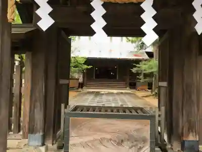 意富比神社の山門・神門