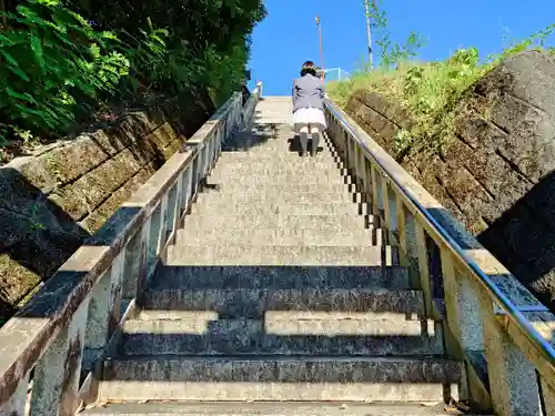 縣神社の山門