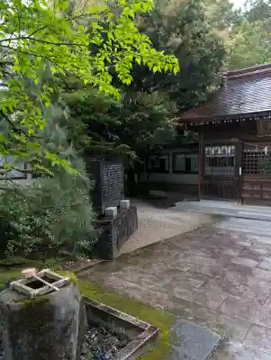 越中一宮 髙瀬神社の{uncategorized: "未分類", other: "その他", undefined: "問題あり", building: "その他建物", grave: "お墓", sacred_gate: "鳥居", guardian: "狛犬", statue: "像", buddha: "仏像", history: "歴史", nature: "自然", garden: "庭園", animal: "動物", pagoda: "塔", temizu: "手水舎", mountain_gate: "山門・神門", sanctuary: "本殿・本堂", subordinate: "末社・摂社", art: "芸術", scenery: "景色", jizo: "地蔵", ema: "絵馬", goshuin: "御朱印", omikuji: "おみくじ", items: "授与品その他", amulet: "お守り", goshuincho: "御朱印帳", eats: "食事", festival: "お祭り", votive_dance: "神楽", shichigosan: "七五三参", wedding: "結婚式", experience: "体験その他", initially: "初詣", around: "周辺", anti_infection: "感染症対策"}