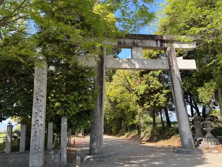 大和神社の{uncategorized: "未分類", other: "その他", undefined: "問題あり", building: "その他建物", grave: "お墓", sacred_gate: "鳥居", guardian: "狛犬", statue: "像", buddha: "仏像", history: "歴史", nature: "自然", garden: "庭園", animal: "動物", pagoda: "塔", temizu: "手水舎", mountain_gate: "山門・神門", sanctuary: "本殿・本堂", subordinate: "末社・摂社", art: "芸術", scenery: "景色", jizo: "地蔵", ema: "絵馬", goshuin: "御朱印", omikuji: "おみくじ", items: "授与品その他", amulet: "お守り", goshuincho: "御朱印帳", eats: "食事", festival: "お祭り", votive_dance: "神楽", shichigosan: "七五三参", wedding: "結婚式", experience: "体験その他", initially: "初詣", around: "周辺", anti_infection: "感染症対策"}