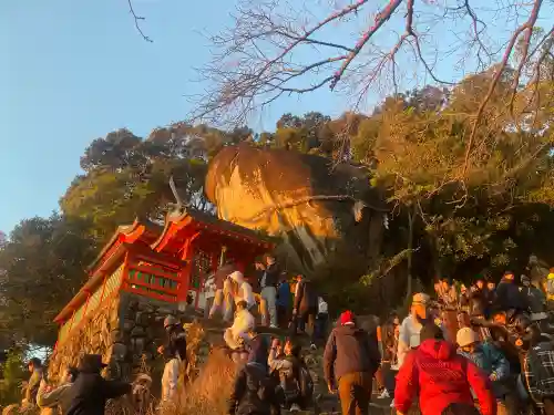熊野速玉大社の{uncategorized: "未分類", other: "その他", undefined: "問題あり", building: "その他建物", grave: "お墓", sacred_gate: "鳥居", guardian: "狛犬", statue: "像", buddha: "仏像", history: "歴史", nature: "自然", garden: "庭園", animal: "動物", pagoda: "塔", temizu: "手水舎", mountain_gate: "山門・神門", sanctuary: "本殿・本堂", subordinate: "末社・摂社", art: "芸術", scenery: "景色", jizo: "地蔵", ema: "絵馬", goshuin: "御朱印", omikuji: "おみくじ", items: "授与品その他", amulet: "お守り", goshuincho: "御朱印帳", eats: "食事", festival: "お祭り", votive_dance: "神楽", shichigosan: "七五三参", wedding: "結婚式", experience: "体験その他", initially: "初詣", around: "周辺", anti_infection: "感染症対策"}