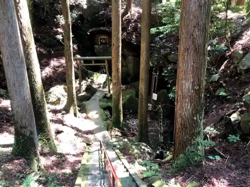 穴森神社の建物その他