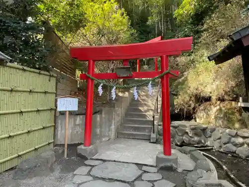 武州柿生琴平神社の{uncategorized: "未分類", other: "その他", undefined: "問題あり", building: "その他建物", grave: "お墓", sacred_gate: "鳥居", guardian: "狛犬", statue: "像", buddha: "仏像", history: "歴史", nature: "自然", garden: "庭園", animal: "動物", pagoda: "塔", temizu: "手水舎", mountain_gate: "山門・神門", sanctuary: "本殿・本堂", subordinate: "末社・摂社", art: "芸術", scenery: "景色", jizo: "地蔵", ema: "絵馬", goshuin: "御朱印", omikuji: "おみくじ", items: "授与品その他", amulet: "お守り", goshuincho: "御朱印帳", eats: "食事", festival: "お祭り", votive_dance: "神楽", shichigosan: "七五三参", wedding: "結婚式", experience: "体験その他", initially: "初詣", around: "周辺", anti_infection: "感染症対策"}