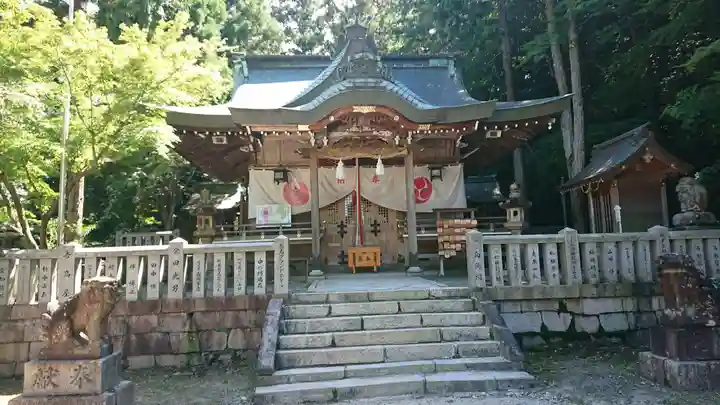 湯泉神社の本殿・本堂