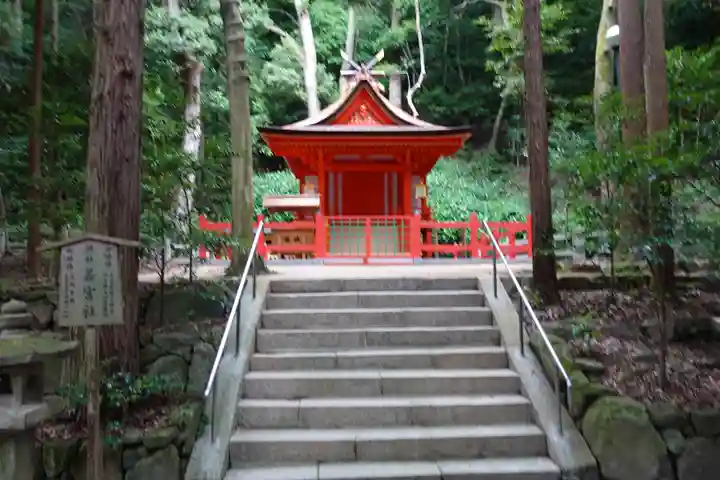 枚岡神社の末社・摂社