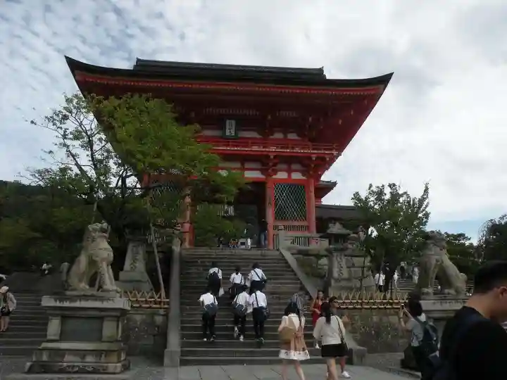 清水寺の山門・神門