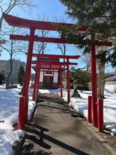 空知稲荷神社(空知神社)の{uncategorized: "未分類", other: "その他", undefined: "問題あり", building: "その他建物", grave: "お墓", sacred_gate: "鳥居", guardian: "狛犬", statue: "像", buddha: "仏像", history: "歴史", nature: "自然", garden: "庭園", animal: "動物", pagoda: "塔", temizu: "手水舎", mountain_gate: "山門・神門", sanctuary: "本殿・本堂", subordinate: "末社・摂社", art: "芸術", scenery: "景色", jizo: "地蔵", ema: "絵馬", goshuin: "御朱印", omikuji: "おみくじ", items: "授与品その他", amulet: "お守り", goshuincho: "御朱印帳", eats: "食事", festival: "お祭り", votive_dance: "神楽", shichigosan: "七五三参", wedding: "結婚式", experience: "体験その他", initially: "初詣", around: "周辺", anti_infection: "感染症対策"}