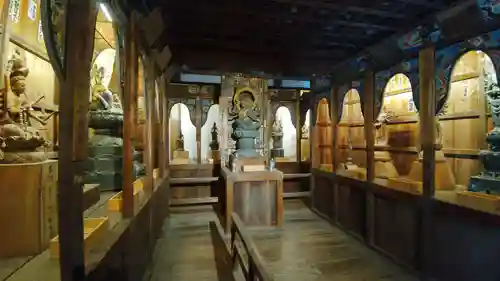 成身院　百体観音堂（さざえ堂）(埼玉県)