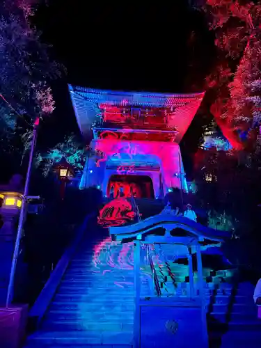 江島神社の山門