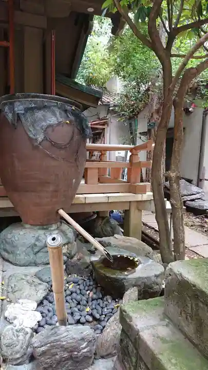 稲荷鬼王神社の庭園