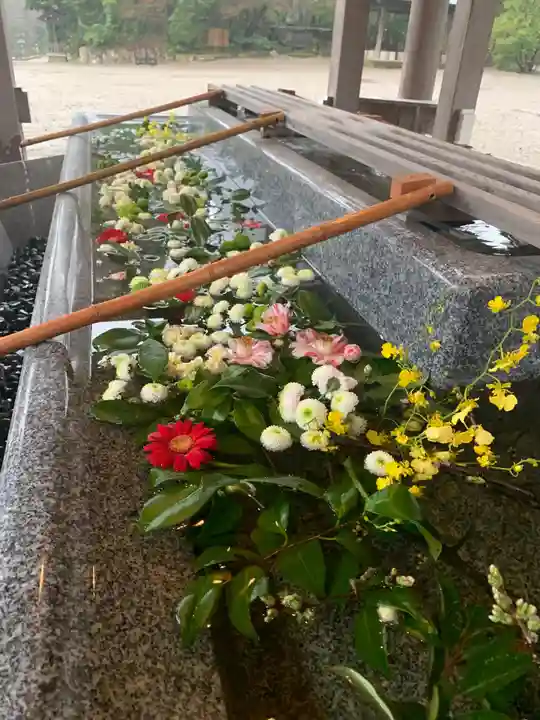射水神社の手水舎