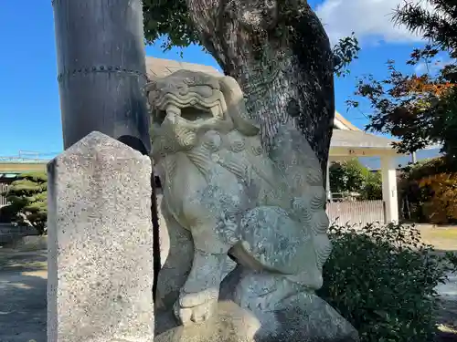 鳥出神社の狛犬