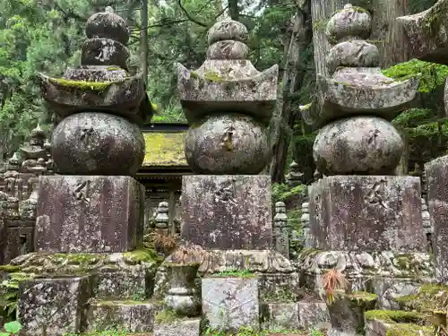高野山金剛峯寺奥の院(和歌山県)