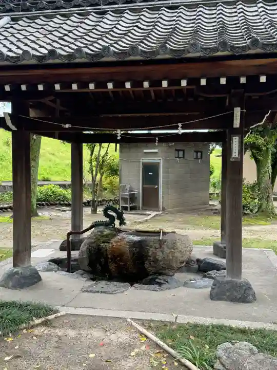 高牟神社(瀬古)の{uncategorized: "未分類", other: "その他", undefined: "問題あり", building: "その他建物", grave: "お墓", sacred_gate: "鳥居", guardian: "狛犬", statue: "像", buddha: "仏像", history: "歴史", nature: "自然", garden: "庭園", animal: "動物", pagoda: "塔", temizu: "手水舎", mountain_gate: "山門・神門", sanctuary: "本殿・本堂", subordinate: "末社・摂社", art: "芸術", scenery: "景色", jizo: "地蔵", ema: "絵馬", goshuin: "御朱印", omikuji: "おみくじ", items: "授与品その他", amulet: "お守り", goshuincho: "御朱印帳", eats: "食事", festival: "お祭り", votive_dance: "神楽", shichigosan: "七五三参", wedding: "結婚式", experience: "体験その他", initially: "初詣", around: "周辺", anti_infection: "感染症対策"}