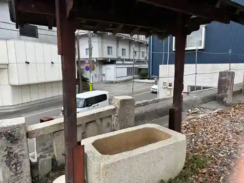 建神社の手水舎