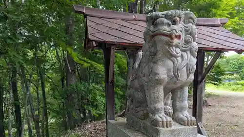 下居辺神社の狛犬