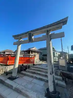 石占井神社の{uncategorized: "未分類", other: "その他", undefined: "問題あり", building: "その他建物", grave: "お墓", sacred_gate: "鳥居", guardian: "狛犬", statue: "像", buddha: "仏像", history: "歴史", nature: "自然", garden: "庭園", animal: "動物", pagoda: "塔", temizu: "手水舎", mountain_gate: "山門・神門", sanctuary: "本殿・本堂", subordinate: "末社・摂社", art: "芸術", scenery: "景色", jizo: "地蔵", ema: "絵馬", goshuin: "御朱印", omikuji: "おみくじ", items: "授与品その他", amulet: "お守り", goshuincho: "御朱印帳", eats: "食事", festival: "お祭り", votive_dance: "神楽", shichigosan: "七五三参", wedding: "結婚式", experience: "体験その他", initially: "初詣", around: "周辺", anti_infection: "感染症対策"}