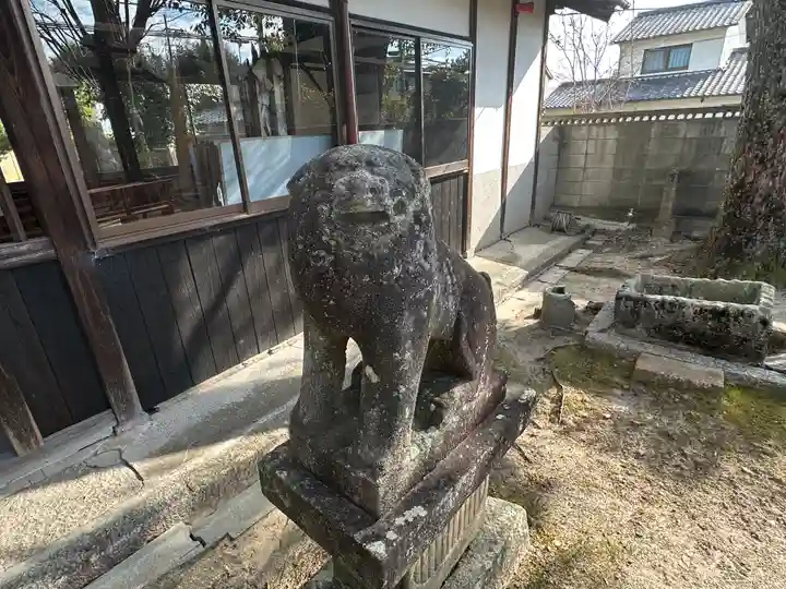 天満神社本殿の狛犬