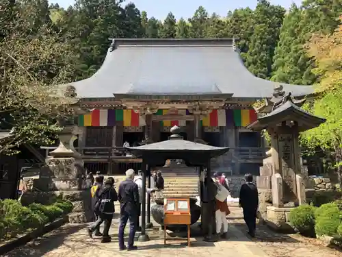 宝珠山 立石寺の本殿・本堂