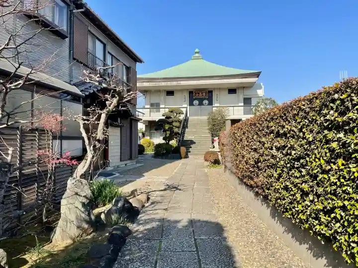 雪峰院の{uncategorized: "未分類", other: "その他", undefined: "問題あり", building: "その他建物", grave: "お墓", sacred_gate: "鳥居", guardian: "狛犬", statue: "像", buddha: "仏像", history: "歴史", nature: "自然", garden: "庭園", animal: "動物", pagoda: "塔", temizu: "手水舎", mountain_gate: "山門・神門", sanctuary: "本殿・本堂", subordinate: "末社・摂社", art: "芸術", scenery: "景色", jizo: "地蔵", ema: "絵馬", goshuin: "御朱印", omikuji: "おみくじ", items: "授与品その他", amulet: "お守り", goshuincho: "御朱印帳", eats: "食事", festival: "お祭り", votive_dance: "神楽", shichigosan: "七五三参", wedding: "結婚式", experience: "体験その他", initially: "初詣", around: "周辺", anti_infection: "感染症対策"}