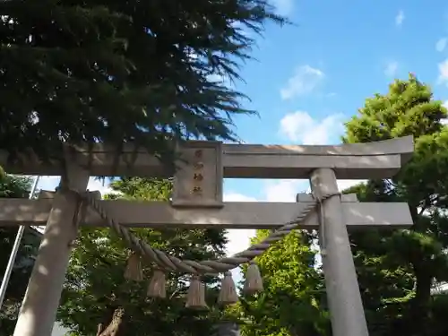 草加神社の鳥居