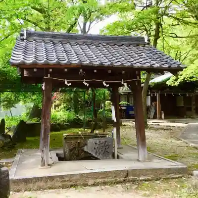 闇之森八幡社の手水舎