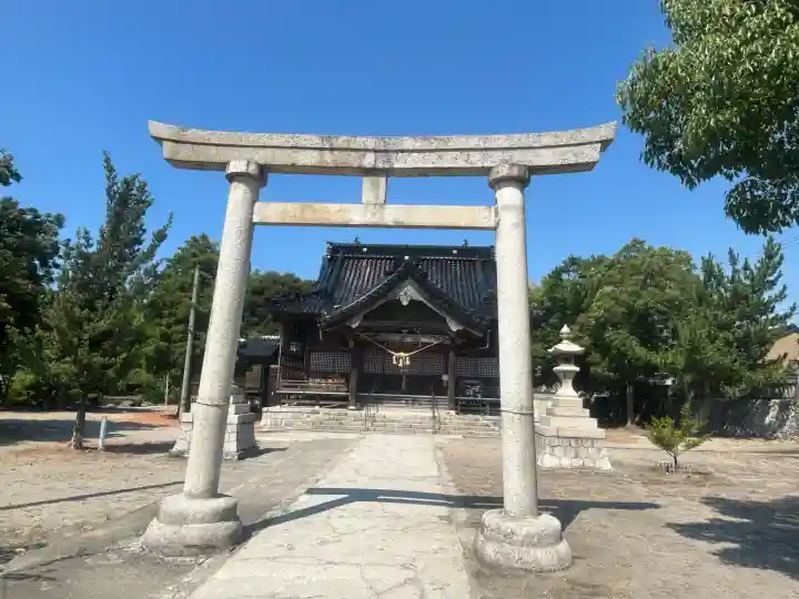 櫟原神社の{uncategorized: "未分類", other: "その他", undefined: "問題あり", building: "その他建物", grave: "お墓", sacred_gate: "鳥居", guardian: "狛犬", statue: "像", buddha: "仏像", history: "歴史", nature: "自然", garden: "庭園", animal: "動物", pagoda: "塔", temizu: "手水舎", mountain_gate: "山門・神門", sanctuary: "本殿・本堂", subordinate: "末社・摂社", art: "芸術", scenery: "景色", jizo: "地蔵", ema: "絵馬", goshuin: "御朱印", omikuji: "おみくじ", items: "授与品その他", amulet: "お守り", goshuincho: "御朱印帳", eats: "食事", festival: "お祭り", votive_dance: "神楽", shichigosan: "七五三参", wedding: "結婚式", experience: "体験その他", initially: "初詣", around: "周辺", anti_infection: "感染症対策"}