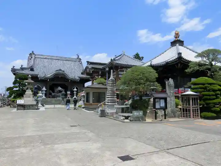 井戸寺の本殿・本堂