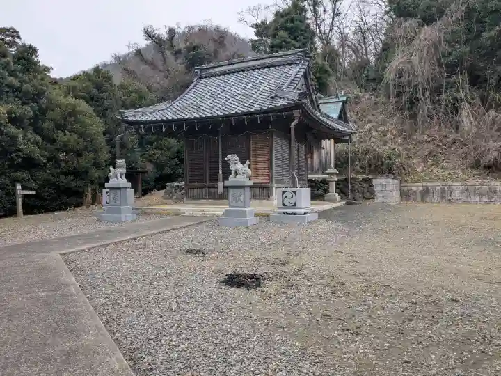 宇賀神社の{uncategorized: "未分類", other: "その他", undefined: "問題あり", building: "その他建物", grave: "お墓", sacred_gate: "鳥居", guardian: "狛犬", statue: "像", buddha: "仏像", history: "歴史", nature: "自然", garden: "庭園", animal: "動物", pagoda: "塔", temizu: "手水舎", mountain_gate: "山門・神門", sanctuary: "本殿・本堂", subordinate: "末社・摂社", art: "芸術", scenery: "景色", jizo: "地蔵", ema: "絵馬", goshuin: "御朱印", omikuji: "おみくじ", items: "授与品その他", amulet: "お守り", goshuincho: "御朱印帳", eats: "食事", festival: "お祭り", votive_dance: "神楽", shichigosan: "七五三参", wedding: "結婚式", experience: "体験その他", initially: "初詣", around: "周辺", anti_infection: "感染症対策"}