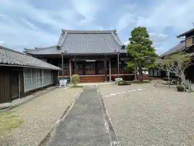 光臨寺の{uncategorized: "未分類", other: "その他", undefined: "問題あり", building: "その他建物", grave: "お墓", sacred_gate: "鳥居", guardian: "狛犬", statue: "像", buddha: "仏像", history: "歴史", nature: "自然", garden: "庭園", animal: "動物", pagoda: "塔", temizu: "手水舎", mountain_gate: "山門・神門", sanctuary: "本殿・本堂", subordinate: "末社・摂社", art: "芸術", scenery: "景色", jizo: "地蔵", ema: "絵馬", goshuin: "御朱印", omikuji: "おみくじ", items: "授与品その他", amulet: "お守り", goshuincho: "御朱印帳", eats: "食事", festival: "お祭り", votive_dance: "神楽", shichigosan: "七五三参", wedding: "結婚式", experience: "体験その他", initially: "初詣", around: "周辺", anti_infection: "感染症対策"}