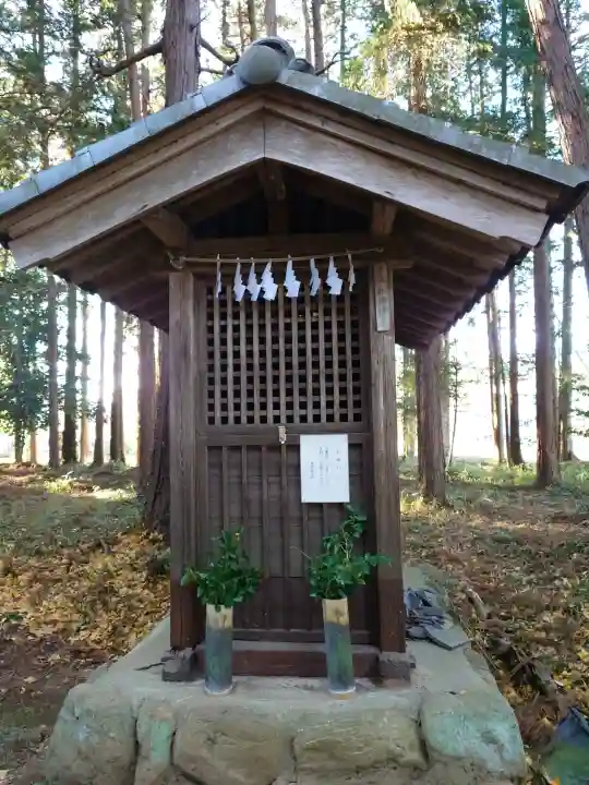 鎌形八幡神社の{uncategorized: "未分類", other: "その他", undefined: "問題あり", building: "その他建物", grave: "お墓", sacred_gate: "鳥居", guardian: "狛犬", statue: "像", buddha: "仏像", history: "歴史", nature: "自然", garden: "庭園", animal: "動物", pagoda: "塔", temizu: "手水舎", mountain_gate: "山門・神門", sanctuary: "本殿・本堂", subordinate: "末社・摂社", art: "芸術", scenery: "景色", jizo: "地蔵", ema: "絵馬", goshuin: "御朱印", omikuji: "おみくじ", items: "授与品その他", amulet: "お守り", goshuincho: "御朱印帳", eats: "食事", festival: "お祭り", votive_dance: "神楽", shichigosan: "七五三参", wedding: "結婚式", experience: "体験その他", initially: "初詣", around: "周辺", anti_infection: "感染症対策"}