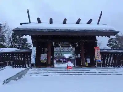 札幌護國神社の山門・神門