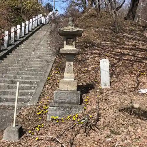 新得神社の庭園