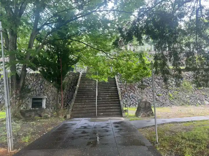 賀茂別雷神社の{uncategorized: "未分類", other: "その他", undefined: "問題あり", building: "その他建物", grave: "お墓", sacred_gate: "鳥居", guardian: "狛犬", statue: "像", buddha: "仏像", history: "歴史", nature: "自然", garden: "庭園", animal: "動物", pagoda: "塔", temizu: "手水舎", mountain_gate: "山門・神門", sanctuary: "本殿・本堂", subordinate: "末社・摂社", art: "芸術", scenery: "景色", jizo: "地蔵", ema: "絵馬", goshuin: "御朱印", omikuji: "おみくじ", items: "授与品その他", amulet: "お守り", goshuincho: "御朱印帳", eats: "食事", festival: "お祭り", votive_dance: "神楽", shichigosan: "七五三参", wedding: "結婚式", experience: "体験その他", initially: "初詣", around: "周辺", anti_infection: "感染症対策"}