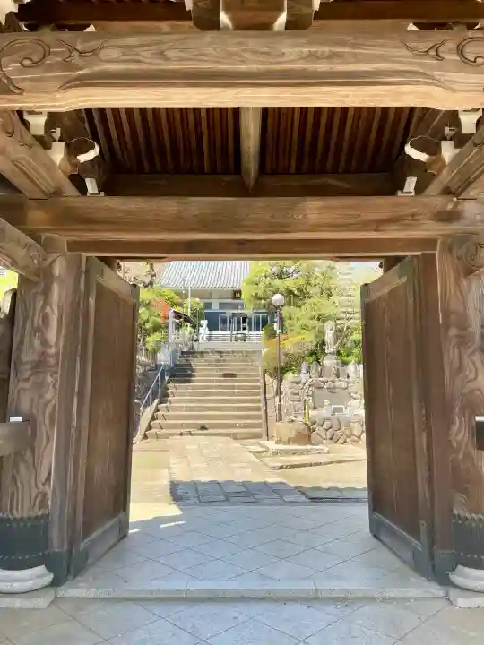 本立寺の{uncategorized: "未分類", other: "その他", undefined: "問題あり", building: "その他建物", grave: "お墓", sacred_gate: "鳥居", guardian: "狛犬", statue: "像", buddha: "仏像", history: "歴史", nature: "自然", garden: "庭園", animal: "動物", pagoda: "塔", temizu: "手水舎", mountain_gate: "山門・神門", sanctuary: "本殿・本堂", subordinate: "末社・摂社", art: "芸術", scenery: "景色", jizo: "地蔵", ema: "絵馬", goshuin: "御朱印", omikuji: "おみくじ", items: "授与品その他", amulet: "お守り", goshuincho: "御朱印帳", eats: "食事", festival: "お祭り", votive_dance: "神楽", shichigosan: "七五三参", wedding: "結婚式", experience: "体験その他", initially: "初詣", around: "周辺", anti_infection: "感染症対策"}