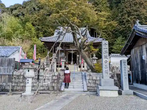 山村神社の本殿