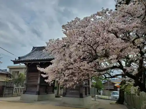 御厨神社の山門