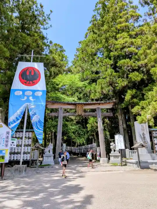 熊野本宮大社の{uncategorized: "未分類", other: "その他", undefined: "問題あり", building: "その他建物", grave: "お墓", sacred_gate: "鳥居", guardian: "狛犬", statue: "像", buddha: "仏像", history: "歴史", nature: "自然", garden: "庭園", animal: "動物", pagoda: "塔", temizu: "手水舎", mountain_gate: "山門・神門", sanctuary: "本殿・本堂", subordinate: "末社・摂社", art: "芸術", scenery: "景色", jizo: "地蔵", ema: "絵馬", goshuin: "御朱印", omikuji: "おみくじ", items: "授与品その他", amulet: "お守り", goshuincho: "御朱印帳", eats: "食事", festival: "お祭り", votive_dance: "神楽", shichigosan: "七五三参", wedding: "結婚式", experience: "体験その他", initially: "初詣", around: "周辺", anti_infection: "感染症対策"}