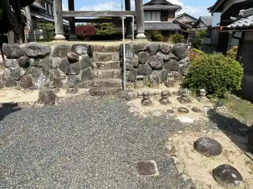 盛願寺の{uncategorized: "未分類", other: "その他", undefined: "問題あり", building: "その他建物", grave: "お墓", sacred_gate: "鳥居", guardian: "狛犬", statue: "像", buddha: "仏像", history: "歴史", nature: "自然", garden: "庭園", animal: "動物", pagoda: "塔", temizu: "手水舎", mountain_gate: "山門・神門", sanctuary: "本殿・本堂", subordinate: "末社・摂社", art: "芸術", scenery: "景色", jizo: "地蔵", ema: "絵馬", goshuin: "御朱印", omikuji: "おみくじ", items: "授与品その他", amulet: "お守り", goshuincho: "御朱印帳", eats: "食事", festival: "お祭り", votive_dance: "神楽", shichigosan: "七五三参", wedding: "結婚式", experience: "体験その他", initially: "初詣", around: "周辺", anti_infection: "感染症対策"}