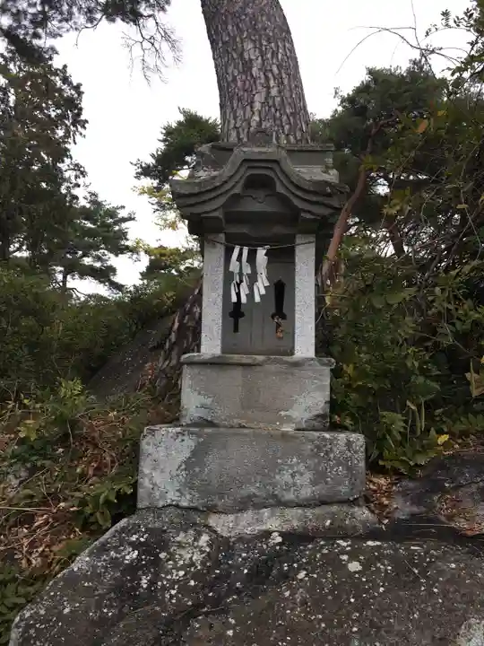 山梨岡神社の末社・摂社