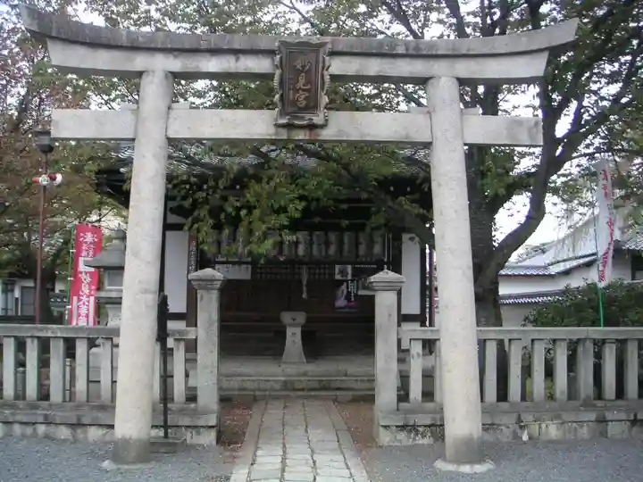 本満寺(本願満足寺)の鳥居