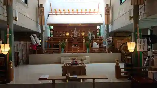 八津御嶽神社の本殿・本堂