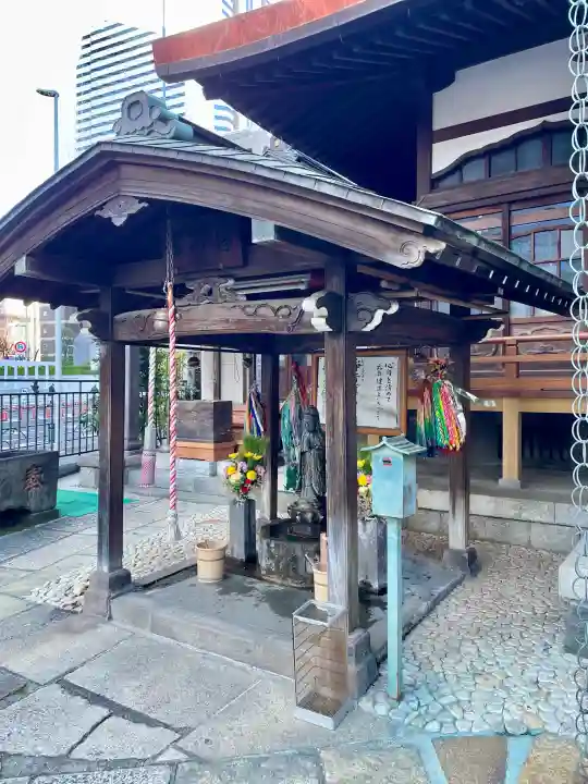 常泉院の{uncategorized: "未分類", other: "その他", undefined: "問題あり", building: "その他建物", grave: "お墓", sacred_gate: "鳥居", guardian: "狛犬", statue: "像", buddha: "仏像", history: "歴史", nature: "自然", garden: "庭園", animal: "動物", pagoda: "塔", temizu: "手水舎", mountain_gate: "山門・神門", sanctuary: "本殿・本堂", subordinate: "末社・摂社", art: "芸術", scenery: "景色", jizo: "地蔵", ema: "絵馬", goshuin: "御朱印", omikuji: "おみくじ", items: "授与品その他", amulet: "お守り", goshuincho: "御朱印帳", eats: "食事", festival: "お祭り", votive_dance: "神楽", shichigosan: "七五三参", wedding: "結婚式", experience: "体験その他", initially: "初詣", around: "周辺", anti_infection: "感染症対策"}