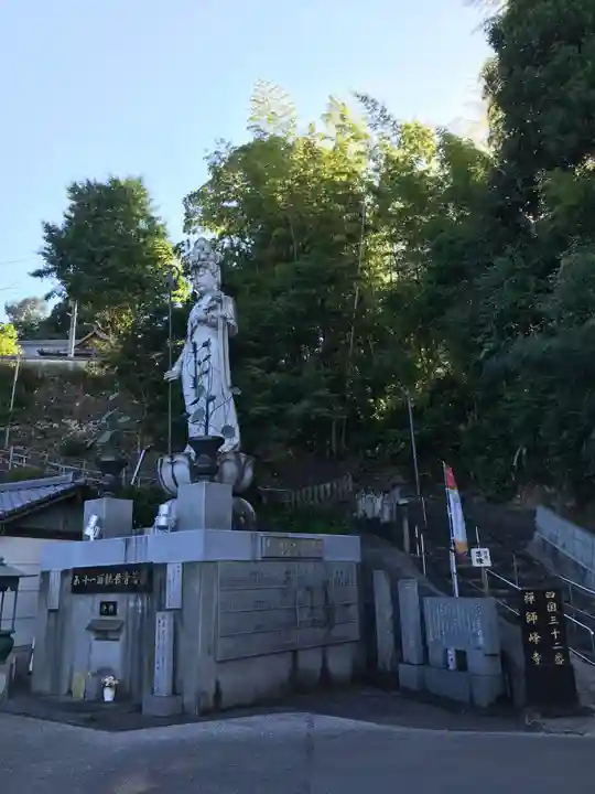 禅師峰寺の像