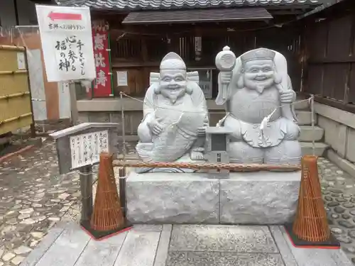 新羅神社の像