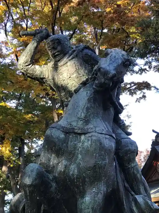 川中島古戦場八幡社の像