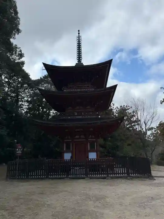 霊山寺の{uncategorized: "未分類", other: "その他", undefined: "問題あり", building: "その他建物", grave: "お墓", sacred_gate: "鳥居", guardian: "狛犬", statue: "像", buddha: "仏像", history: "歴史", nature: "自然", garden: "庭園", animal: "動物", pagoda: "塔", temizu: "手水舎", mountain_gate: "山門・神門", sanctuary: "本殿・本堂", subordinate: "末社・摂社", art: "芸術", scenery: "景色", jizo: "地蔵", ema: "絵馬", goshuin: "御朱印", omikuji: "おみくじ", items: "授与品その他", amulet: "お守り", goshuincho: "御朱印帳", eats: "食事", festival: "お祭り", votive_dance: "神楽", shichigosan: "七五三参", wedding: "結婚式", experience: "体験その他", initially: "初詣", around: "周辺", anti_infection: "感染症対策"}